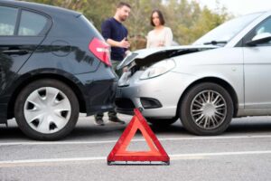 What to do after a car accident not your fault: car accident with drivers assessing damages